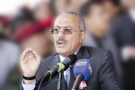 رئيس الجمهورية أثناء لقائه المشايخ والأعيان والشخصيات السياسية والاجتماعية من محافظتي البيضاء وإب أمس